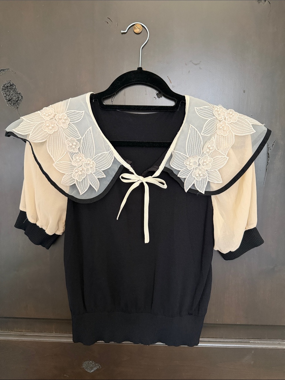 Black & Cream Peter Pan Lace and Beaded Collar Puff Sleeve Top Size XS